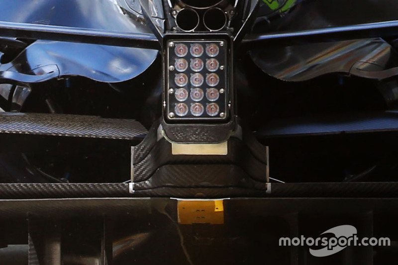 Mercedes F1 W07: Winglet am Diffusor