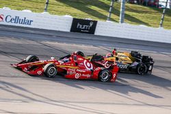 Scott Dixon, Chip Ganassi Racing Chevrolet, James Hinchcliffe, Schmidt Peterson Motorsports Honda