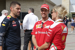 (L to R): Guillaume Rocquelin, Red Bull Racing Head of Race Engineering with Sebastian Vettel, Ferra