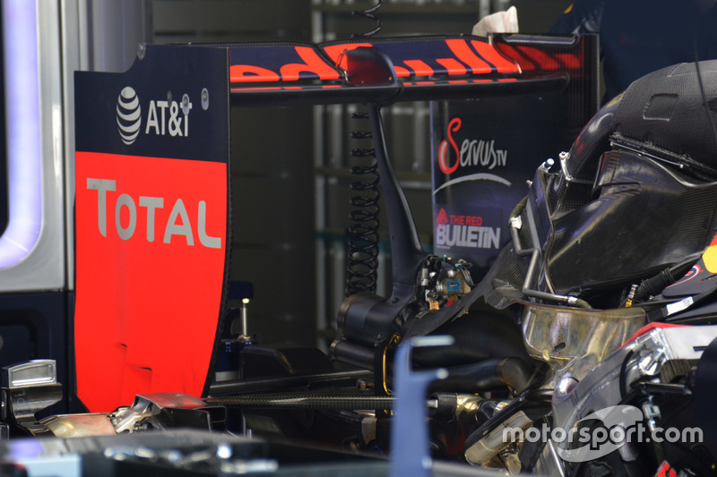 Red Bull Racing RB12, Rear wing