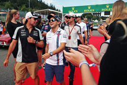 Sergio Pérez, Sahara Force India F1 y Felipe Massa, Williams en el desfile de pilotos