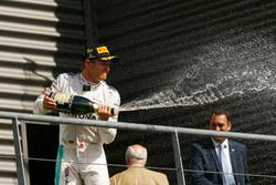 Podium: Race winner Nico Rosberg, Mercedes AMG F1