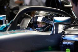 Nico Rosberg, Mercedes AMG F1 W07 híbrido con la cubierta de la cabina Halo