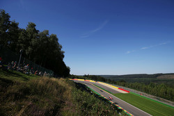 Kimi Raikkonen, Ferrari SF16-H leads Nico Hulkenberg, Sahara Force India F1 VJM09
