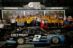 Race winner Brad Keselowski, Team Penske Ford