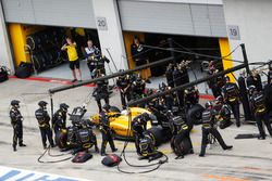 Kevin Magnussen, Renault Sport F1 Team R.S.16 s'arrête aux stands