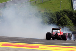 Sebastian Vettel, Ferrari SF16-H spins off the circuit in the second practice session