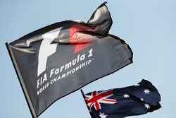 Banderas de la F1 y de Australia