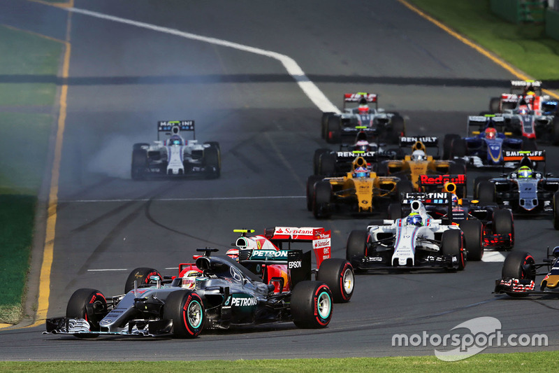 Lewis Hamilton, Mercedes AMG F1 Team W07 at the start of the race