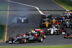 Lewis Hamilton, Mercedes AMG F1 Team W07 at the start of the race