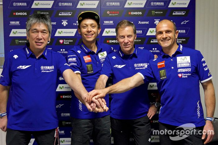 Valentino Rossi, Movistar Yamaha MotoGP celebra su nuevo contrato con Yamaha