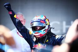 Ganador de la carrera Max Verstappen, Red Bull Racing celebra en parc ferme