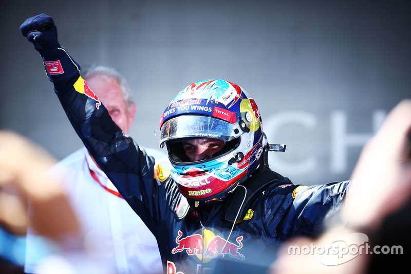 Ganador de la carrera Max Verstappen, Red Bull Racing celebra en parc ferme