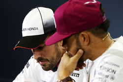 (L to R): Fernando Alonso, McLaren with Lewis Hamilton, Mercedes AMG F1 in the FIA Press Conference