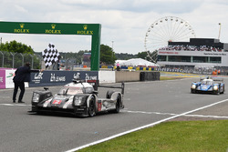 Drapeau à damier : #2 Porsche Team Porsche 919 Hybrid: Romain Dumas, Neel Jani, Marc Lieb