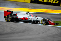 Romain Grosjean, Haas F1 Team VF-16 spins