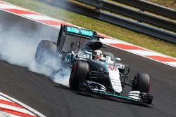 Lewis Hamilton, Mercedes AMG F1 W07 Hybrid  se bloquea en la frenada