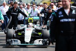 Lewis Hamilton, Mercedes AMG F1 W07 Hybrid in griglia