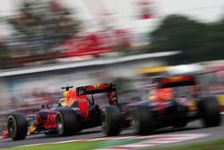 Daniel Ricciardo, Red Bull Racing RB12 devant son équipier Max Verstappen, Red Bull Racing RB12