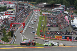 Start of the race, #28 Belgian Audi Club Team WRT, Audi R8 LMS: Nico Müller, René Rast, Laurens Vanthoor leads