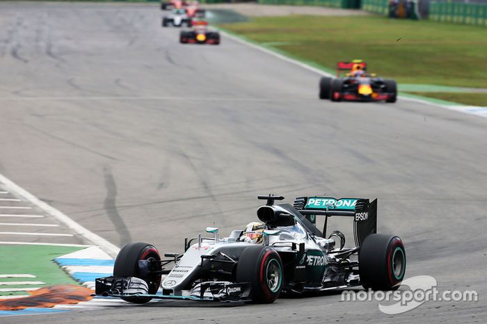Lewis Hamilton, Mercedes AMG F1 W07 Hybrid