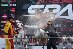 Podio Pro AM: #76 IMSA Performance, Porsche 911 GT3 R: Maxime Jousse, Thierry Cornac, Raymond Narac,