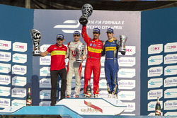 Podium: Winnaar Lucas di Grassi, ABT Schaeffler Audi Sport, tweede plaats Jérôme d'Ambrosio, Dragon