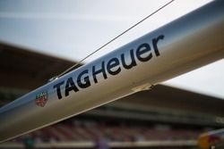 Le logo TAG Heuer sur l'équipement des arrêts aux stands de Red Bull Racing