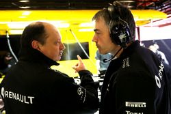 Nick Chester, Directeur Technique Châssis Renault Sport F1 Team et Frédéric Vasseur, Directeur Sportif Renault Sport F1 Team