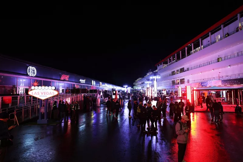 Vue générale du paddock