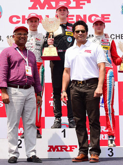 Arun Mammen, Sachin Tendulkar with Harrison Newey