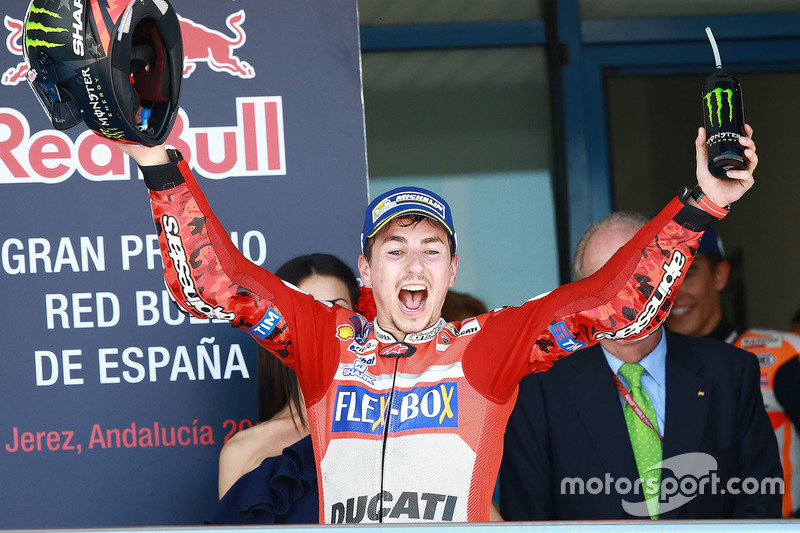 "Eu sempre acho que as pessoas falam demais. Crutchlow, Capirossi... para dizer que é impossível um piloto suave ir rápido em uma Ducati. Eles precisam ficar mais quietos."