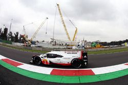 #2 Porsche Team Porsche 919 Hybrid: Timo Bernhard, Earl Bamber, Brendon Hartley