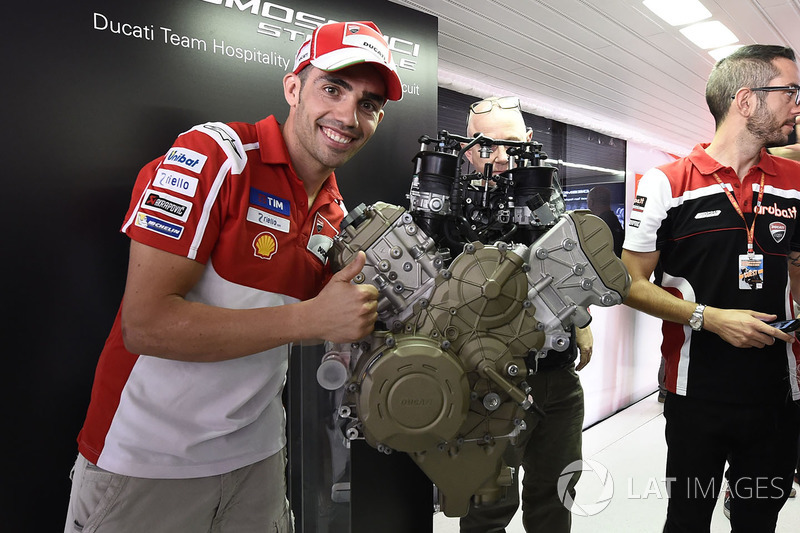 Michele Pirro, Ducati Team, peluncuran mesin Ducati V4