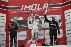 Podio TCR Gara 2: il vincitore della gara Nicola Baldan, Pit Lane, il secondo classificato Eric Scalvini, MM Motorsport, il terzo classificato Kevin Giacon