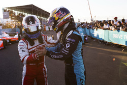 Le vainqueur Sébastien Buemi, Renault e.Dams, et le 3e Felix Rosenqvist, Mahindra Racing