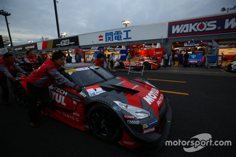 #1 MOTUL AUTECH GT-R