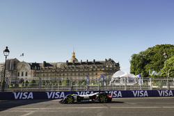 Una vettura Roborace in pista