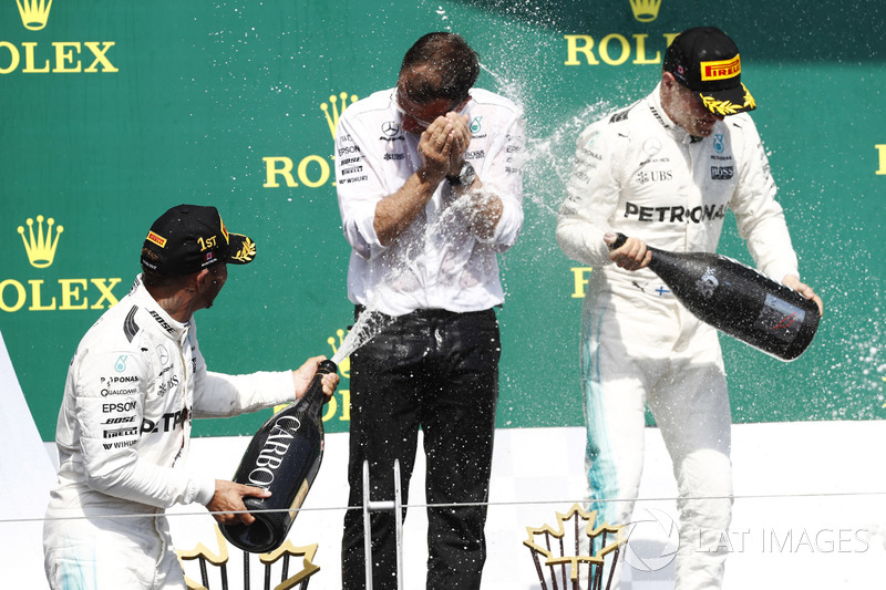 Lewis Hamilton, Mercedes AMG F1, celebra su victoria, Valtteri Bottas, Mercedes AMG F1