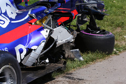 Wreckage of the car of Carlos Sainz Jr., Scuderia Toro Rosso STR12, after his collision, Felipe Mass