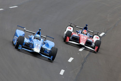 Tony Kanaan, Chip Ganassi Racing Honda, Carlos Munoz, A.J. Foyt Enterprises Chevrolet