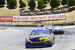 Kyle Busch, Joe Gibbs Racing Toyota, Austin Dillon, Richard Childress Racing Chevrolet