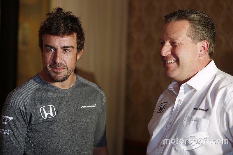 Zak Brown Director Ejecutivo de McLaren Technology Group, anuncia un acuerdo con Fernando Alonso para la carrera en 2017 de las 500 millas de Indianápolis en un coche de Andretti Autosport McLaren Honda