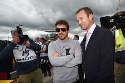 Fernando Alonso, Townsend Bell on the grid