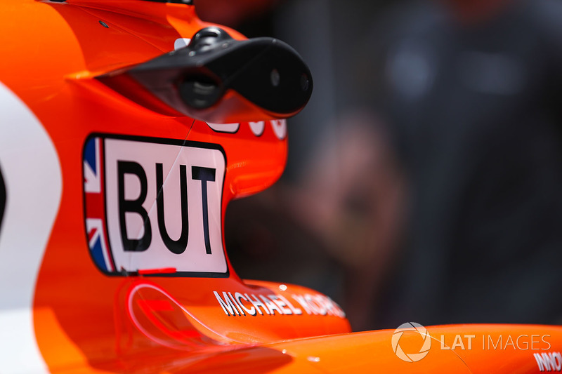 Auto von Jenson Button, McLaren MCL32 in der Boxengasse