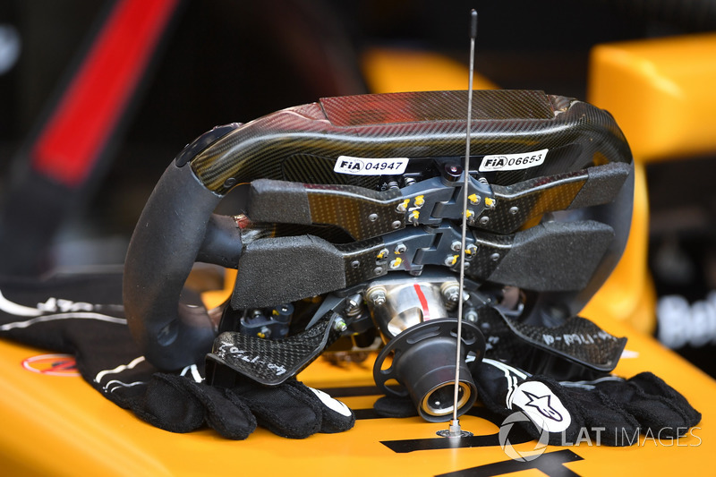 Volant de la Renault Sport F1 Team RS17