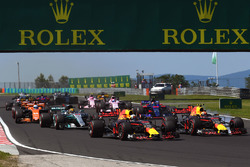 Daniel Ricciardo, Red Bull Racing RB13 and Max Verstappen, Red Bull Racing RB13 at the start of the race