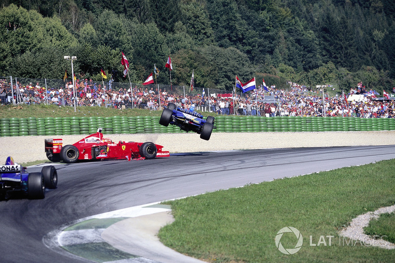 Choque de Jean Alesi, Eddie Irvine