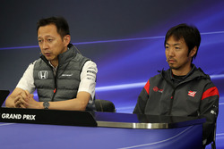 Yusuke Hasegawa, Capo di Honda Motorsport e Ayao Komatsu, ingegnere Haas F1 nella conferenza stampa