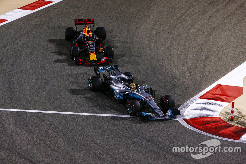 Lewis Hamilton, Mercedes AMG F1 W08, Max Verstappen, Red Bull Racing RB13